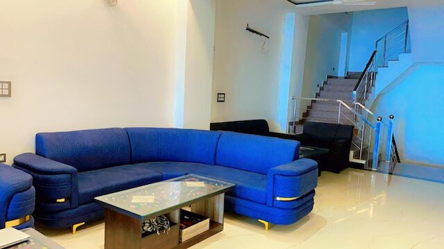 ホテル ギリラージ パレス