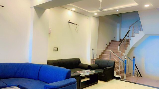 ホテル ギリラージ パレス