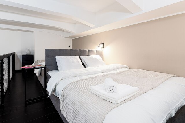 ツーレベル ロフト ウィズ バルコニー アンド パーキング