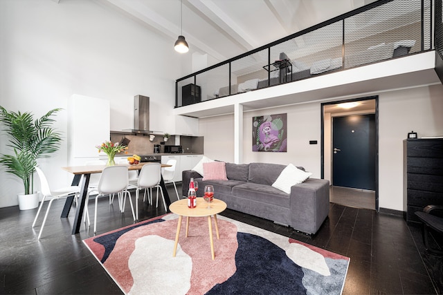 ツーレベル ロフト ウィズ バルコニー アンド パーキング