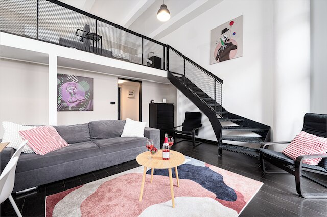 ツーレベル ロフト ウィズ バルコニー アンド パーキング