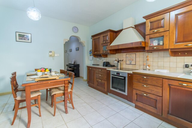 ウェル ロケーテッド コージー ハウス コートヤード カルカ