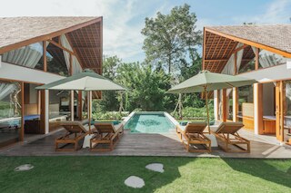 アルパナ ヴィラズ