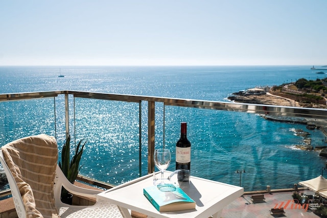 スリーマにある シーニック シーフロント デュプレックスアパートメント