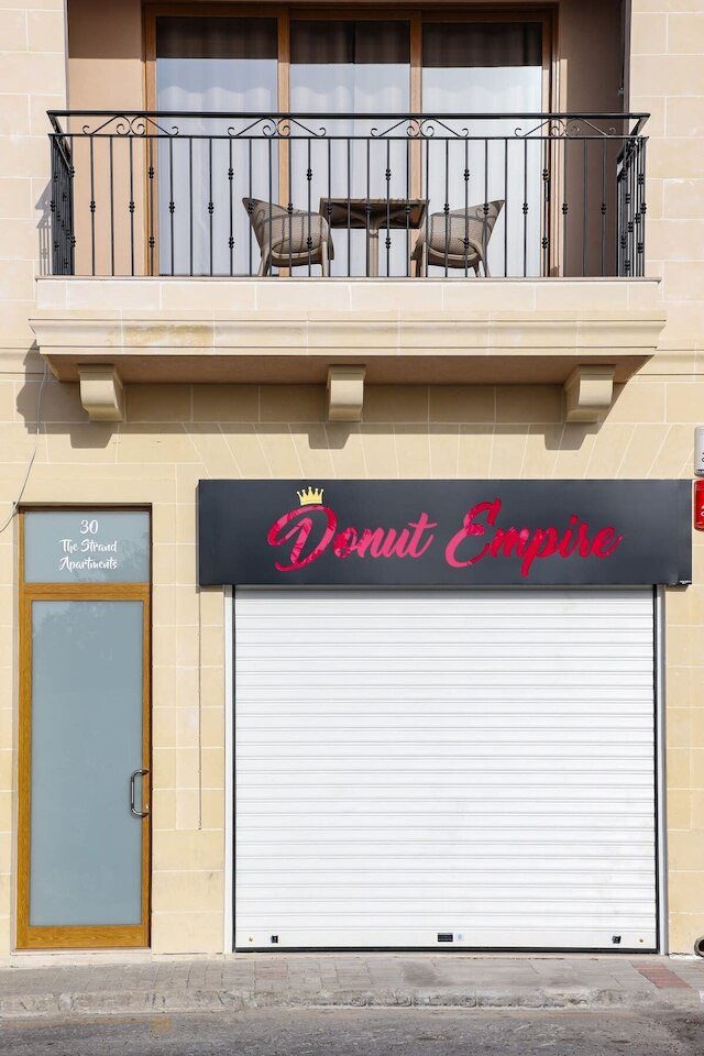 アメージングベイとシービュー付きのジェムビーチフロントアパート