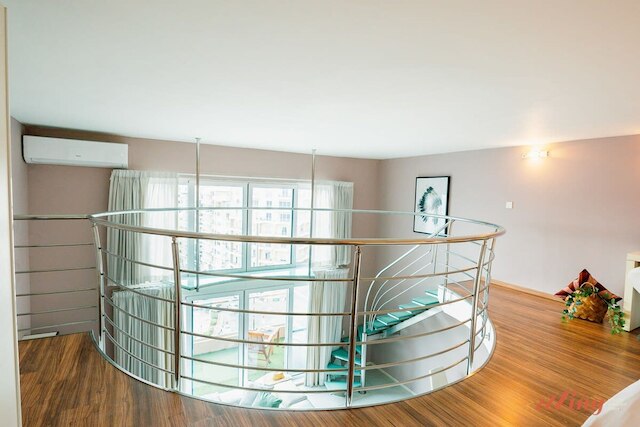 アメージング シーフロント デュプレックス アパートメント スリーマ