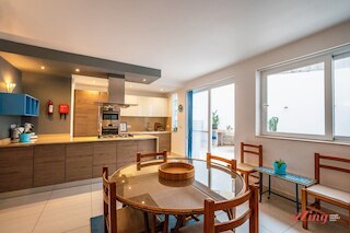 ザ ホリデーホーム ホエア アート リブズ