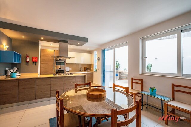 ザ ホリデーホーム ホエア アート リブズ