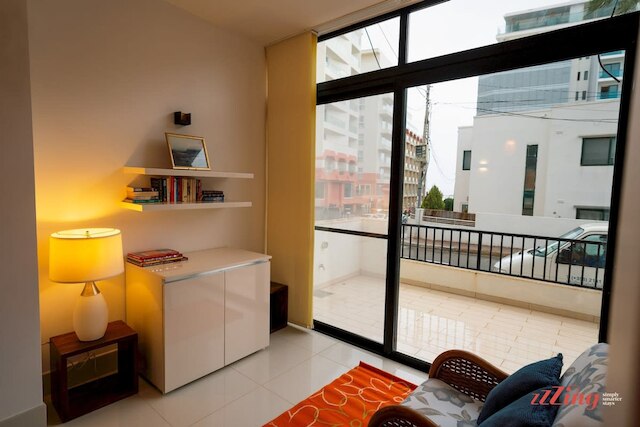 ザ ホリデーホーム ホエア アート リブズ