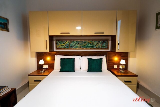 ザ ホリデーホーム ホエア アート リブズ