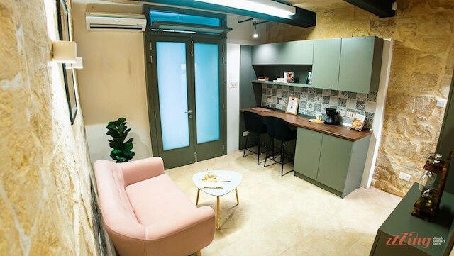 ユニーク 400-イヤーオールド モダン マルタホーム