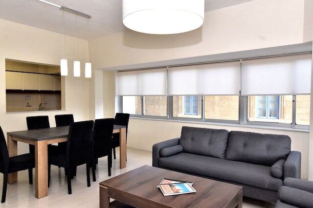 ブライト スペーシャス 2 ベッドルーム ウィズ マリーナビュー