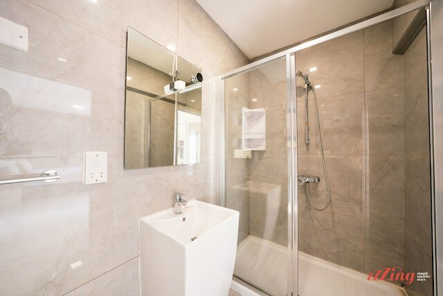 スタニング シービューズ フロム ア ゴージャス ペントハウス