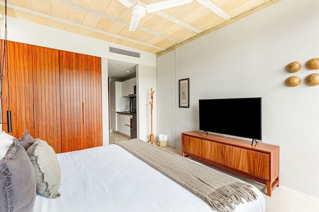 ロフツ ウィズ プール