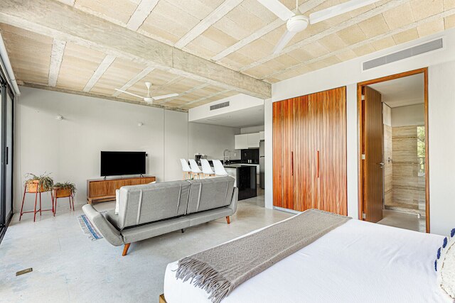 ロフツ ウィズ プール