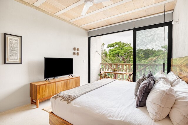 ロフツ ウィズ プール