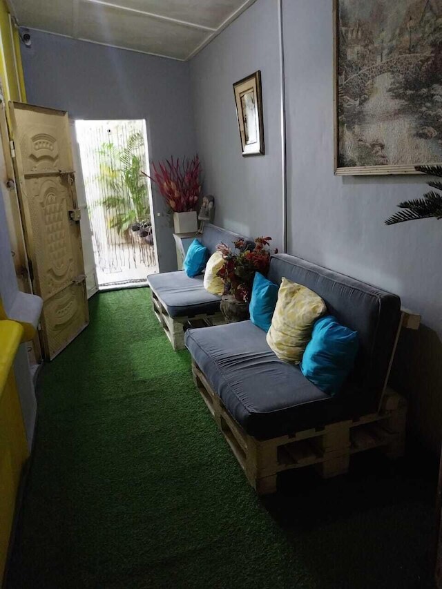 ミス. エミリープレイス