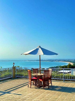 ザ パンダン サリ ホテル