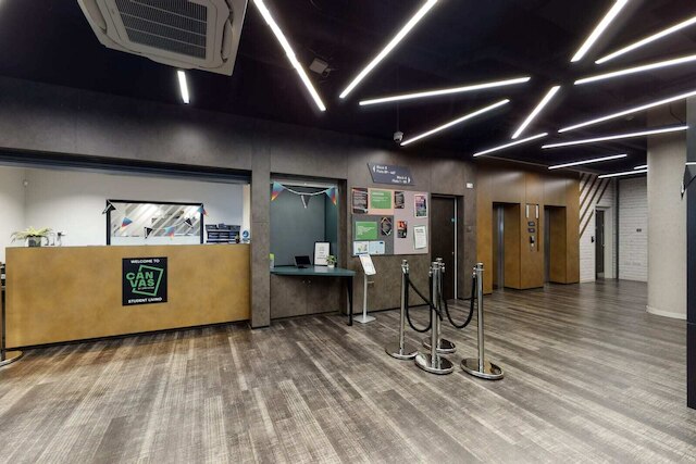 フォー スチューデント オンリー キャンバス マンチェスター