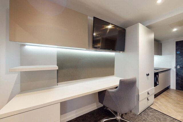 フォー スチューデント オンリー キャンバス マンチェスター