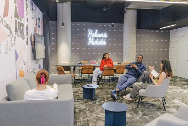 フォー スチューデント オンリー キャンバス マンチェスター