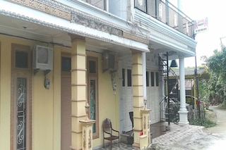 OYO 94078 アザーラ ホームステイ シャリア