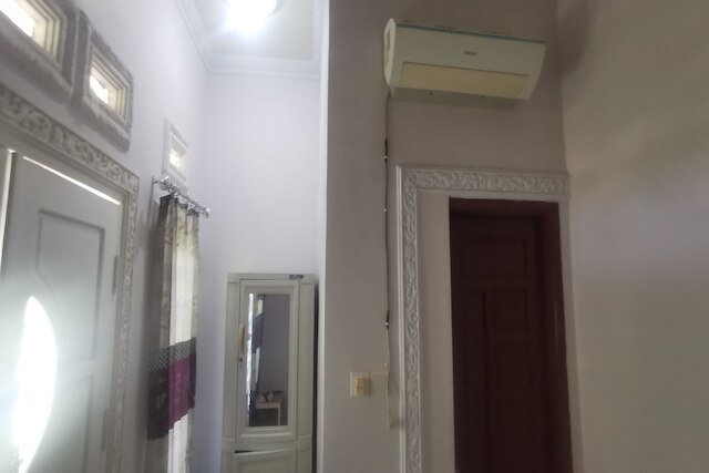 OYO 94078 アザーラ ホームステイ シャリア