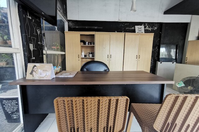 OYO 94078 アザーラ ホームステイ シャリア