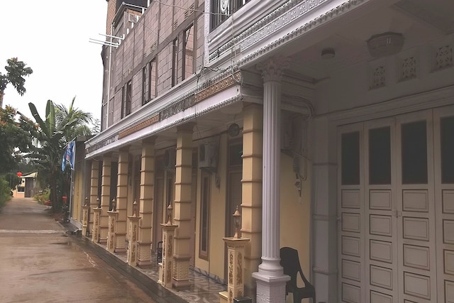 OYO 94078 アザーラ ホームステイ シャリア