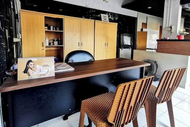 OYO 94078 アザーラ ホームステイ シャリア