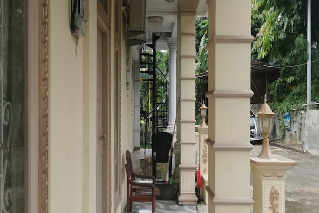 OYO 94078 アザーラ ホームステイ シャリア