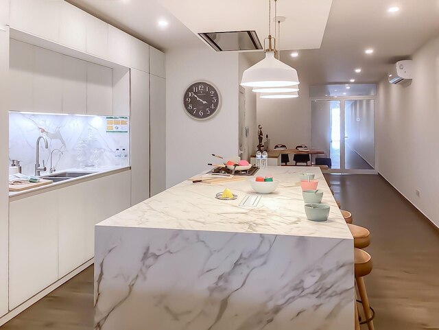 モダン ビューティフル プール アンド シー アパートメント カウラ