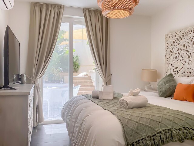 モダン ビューティフル プール アンド シー アパートメント カウラ