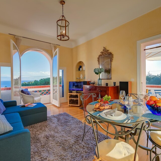 ヴィラ モンリリン イン ヴィルフランシュ シュール メール