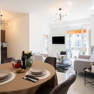 ル マジェンタ イン ニース ウィズ 1 ベッドルームズ アンド 1 バスルームズ