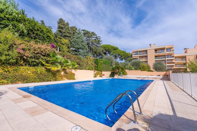 アパルトマン レ シクラメン