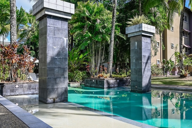 ラックス アパートメント ケアンズ - 9 プールズ BBQ ジム