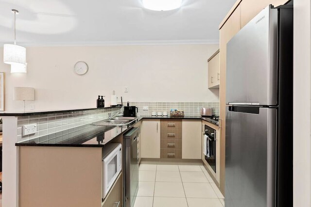 プールサイド パラダイス ケアンズ - 9 プールズ BBQ ジム