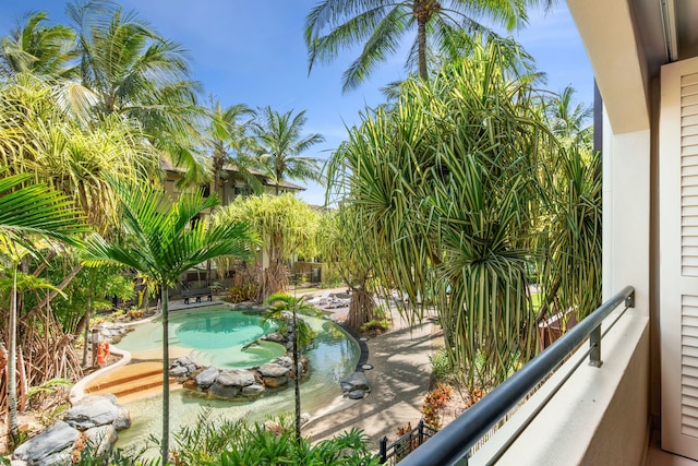 トロピカル ブリス - ケアンズ 9 プールズ BBQ ジム