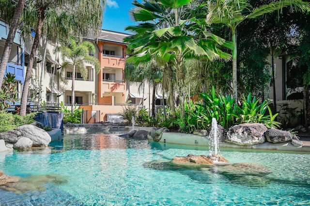 トロピカル ブリス - ケアンズ 9 プールズ BBQ ジム