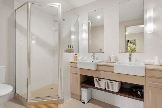 トロピカル ブリス - ケアンズ 9 プールズ BBQ ジム