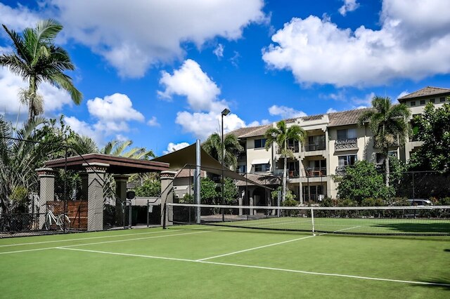 ラックス ケアンズ - 9 プールズ BBQ アンド ジム