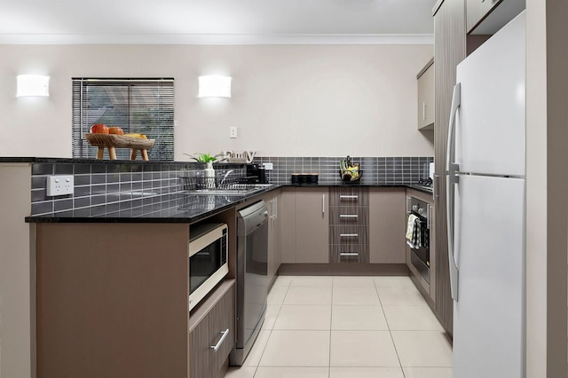 ラックス ケアンズ - 9 プールズ BBQ アンド ジム