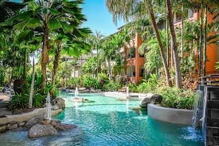 ラックス ケアンズ - 9 プールズ BBQ アンド ジム