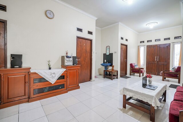 OYO 94102 クニンガン ゲストハウス シャリア