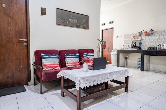 OYO 94102 クニンガン ゲストハウス シャリア