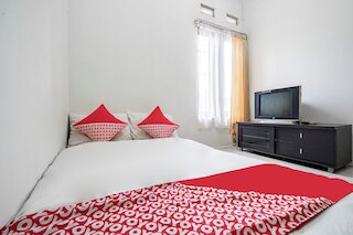 OYO 94102 クニンガン ゲストハウス シャリア