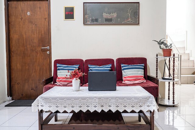 OYO 94102 クニンガン ゲストハウス シャリア