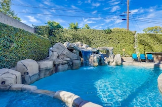 美しいバックヤード オアシス 5 ベッドルーム 3 バスルーム ホーム