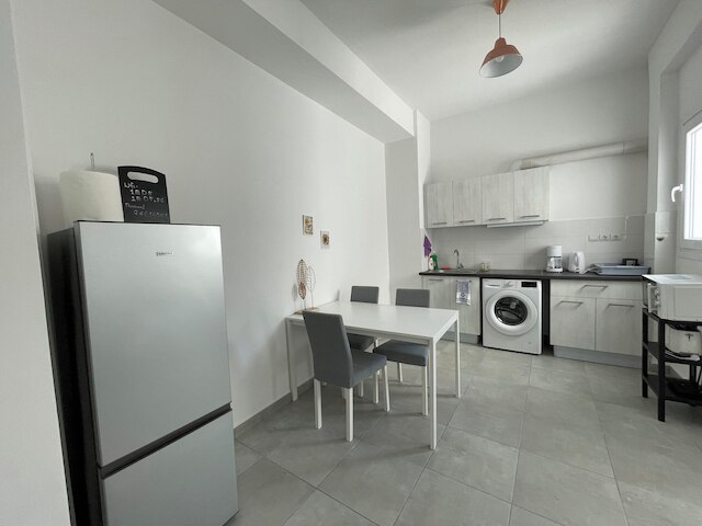 バイブレント オモニア オアシス, モダン アパートメント イン ザ ハート オブ アテネ